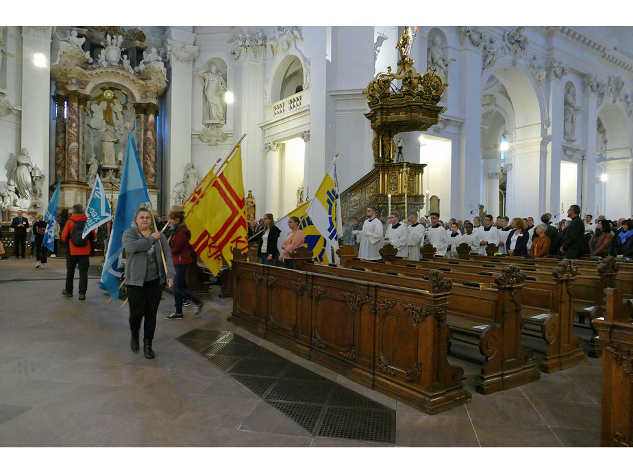 Abschlussvesper der Bischofskonferenz mit Austeilung des Bonifatiussegens (Foto: Karl-Franz Thiede)